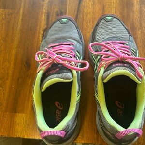 Like new women’s ASICS. Size 8. Hardly worn. No rips, tears or stains.